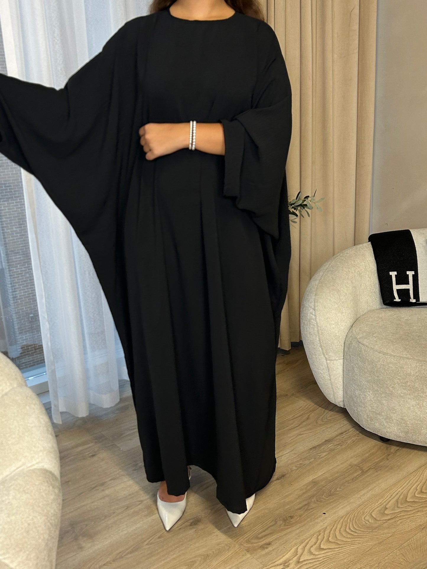 Black Batwing Essential Closed Abaya